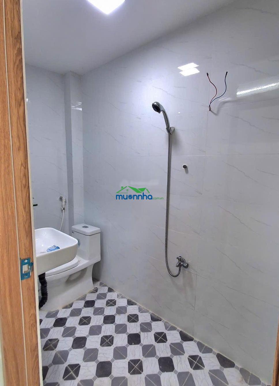 Bán nhà quận 8 - view sông thoáng mát ngay cầu nguyễn tri phương - giá 5,390 - 4pn 3wc - 3