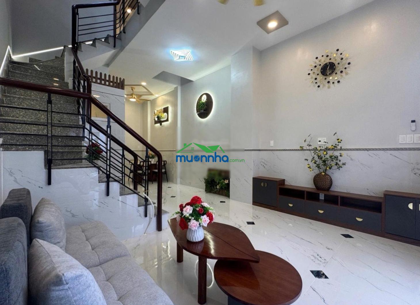 Nhà hẻm xe tải quay đầu - 3 tầng đúc