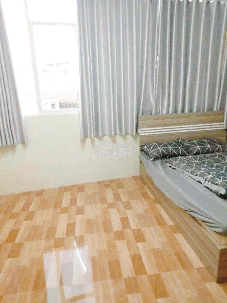 FREE TIỀN NHÀ TỚI NGÀY 15/7 CHO BẠN NÀO DỌN VÀO LIỀN . NGÃ 4 PHÚ NHUAN - 4