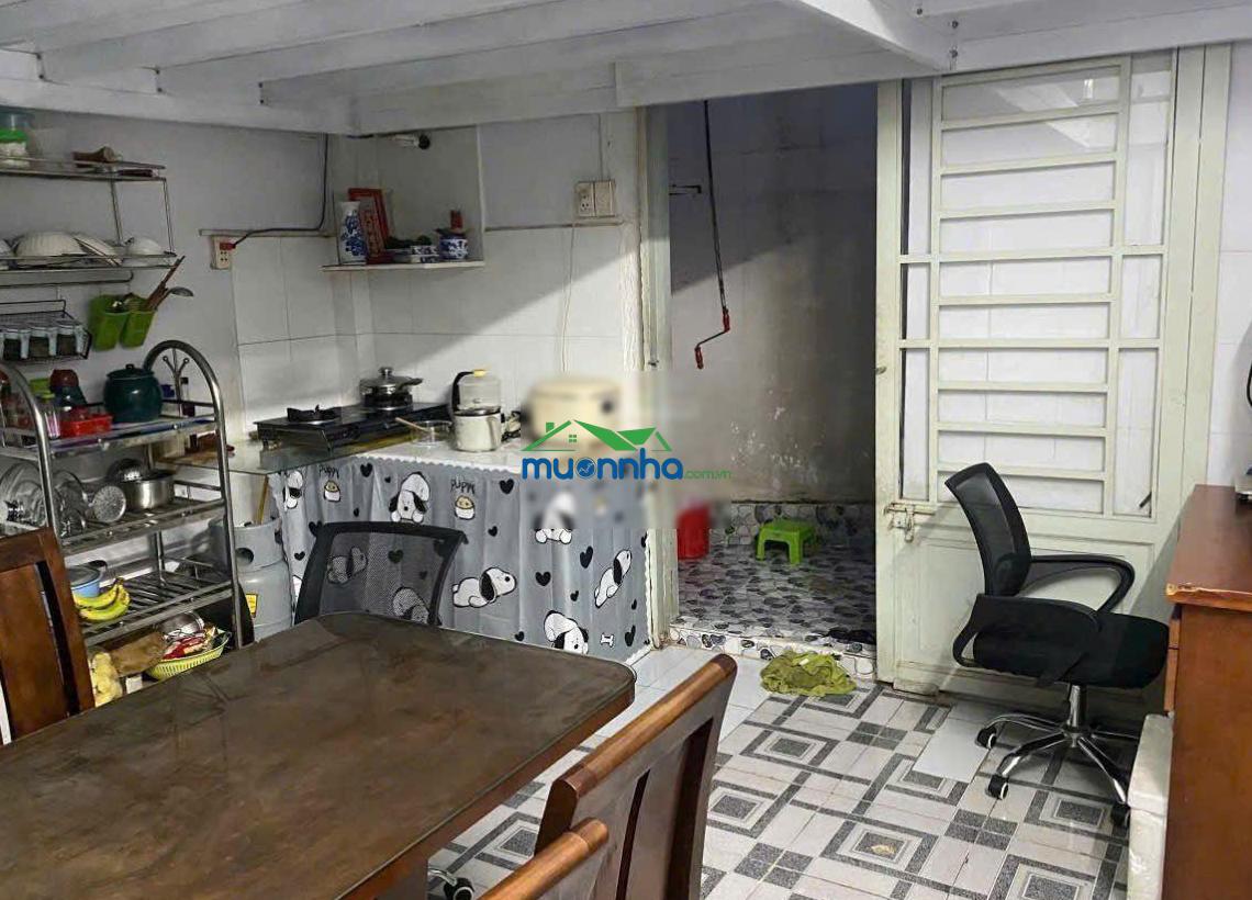 Nhà đẹp sát vách đường trung đông 7 shr, giá 2.7 tỷ