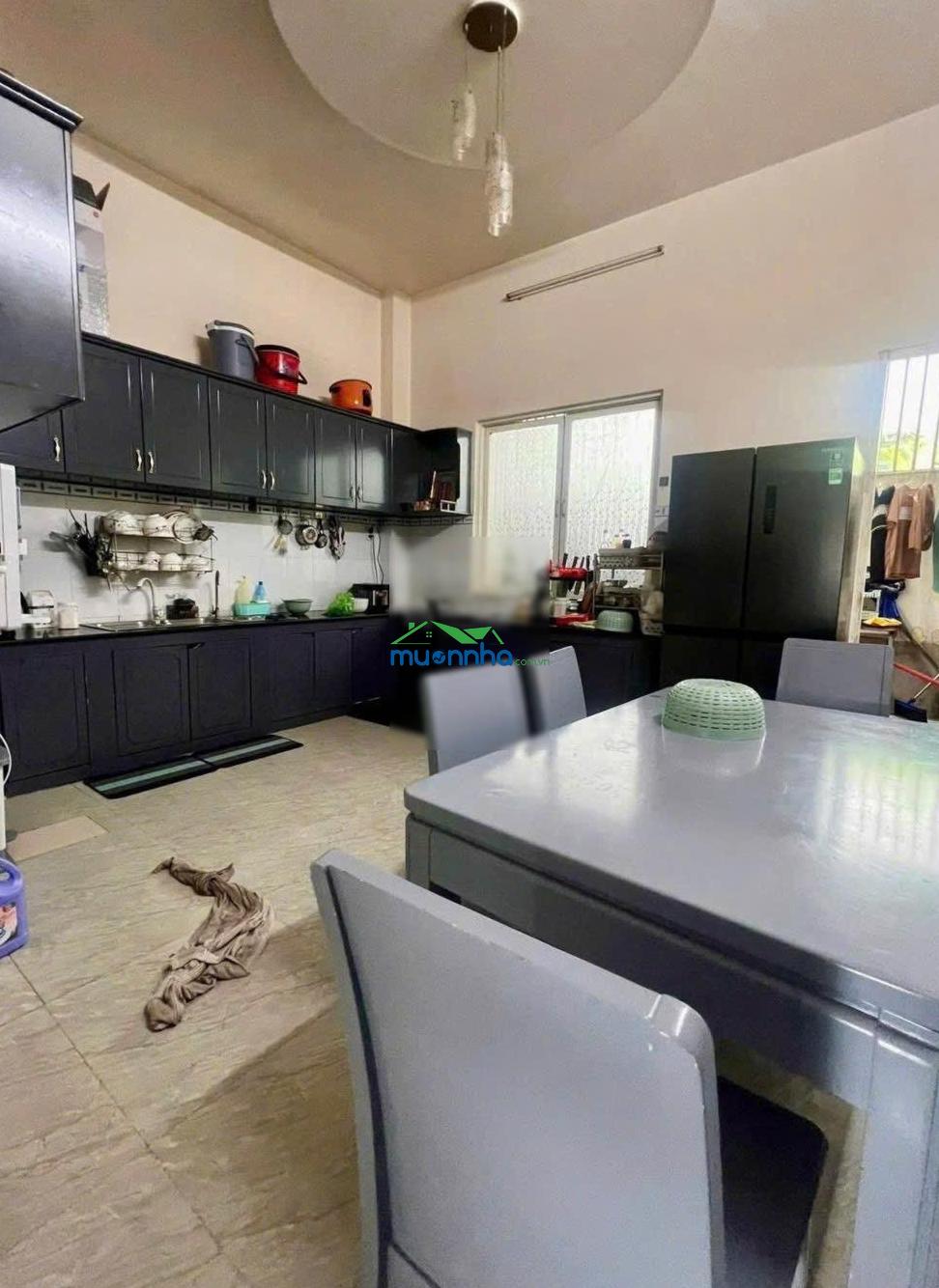 Nhà mặt tiền kinh doanh 110m2 - giá 1 tỷ 200 triệu - ngay chợ - sổ hồng riêng - có trả góp - 3