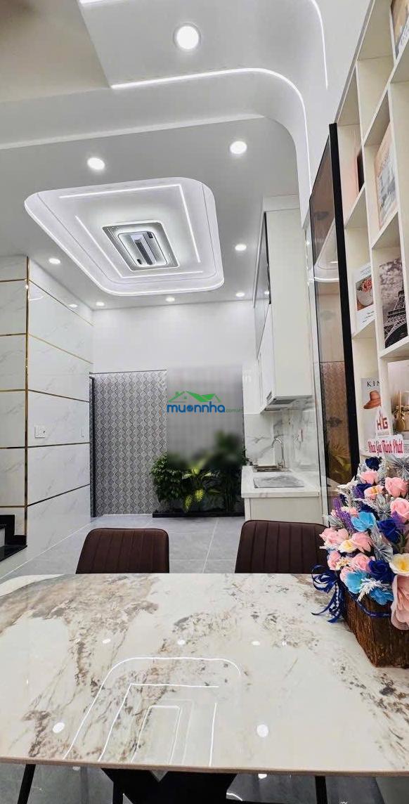 Nhà đẹp, đủ nội thất, hoàn công đủ, 4pn 5wc, nhà 2 mặt hẻm thông thoáng, gần chợ ngã tư bốn xã