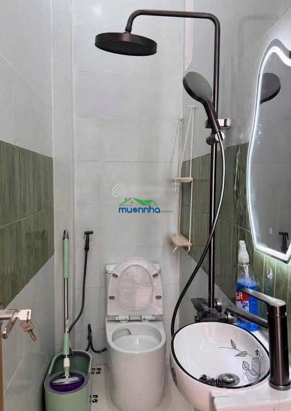 Bán gấp nhà đẹp ngay đường 11 ở thủ đức, giá 2 tỷ 490, 65m2. shr hẻm thông xe hơi ra vào thoải mái - 2