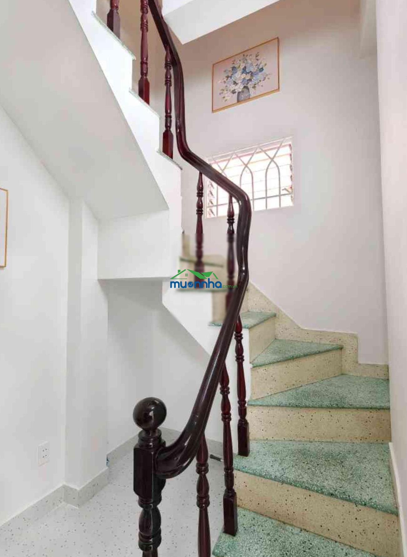 Lạc long quân - nhà đẹp ở ngay - 3 tầng btct - nhỉnh 4 tỷ (tl) - 2
