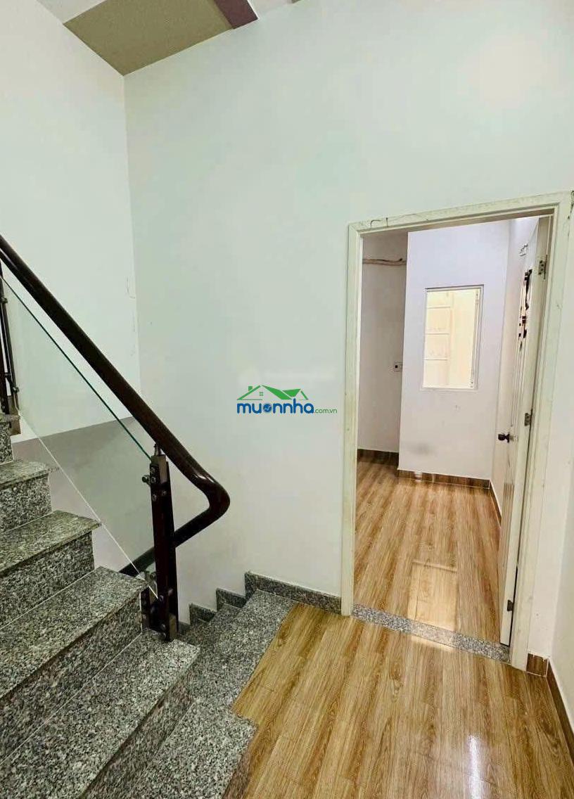 2 tỷ bán gấp nhà đang cho thuê dương công khi (dt 5x20) sổ hồng riêng