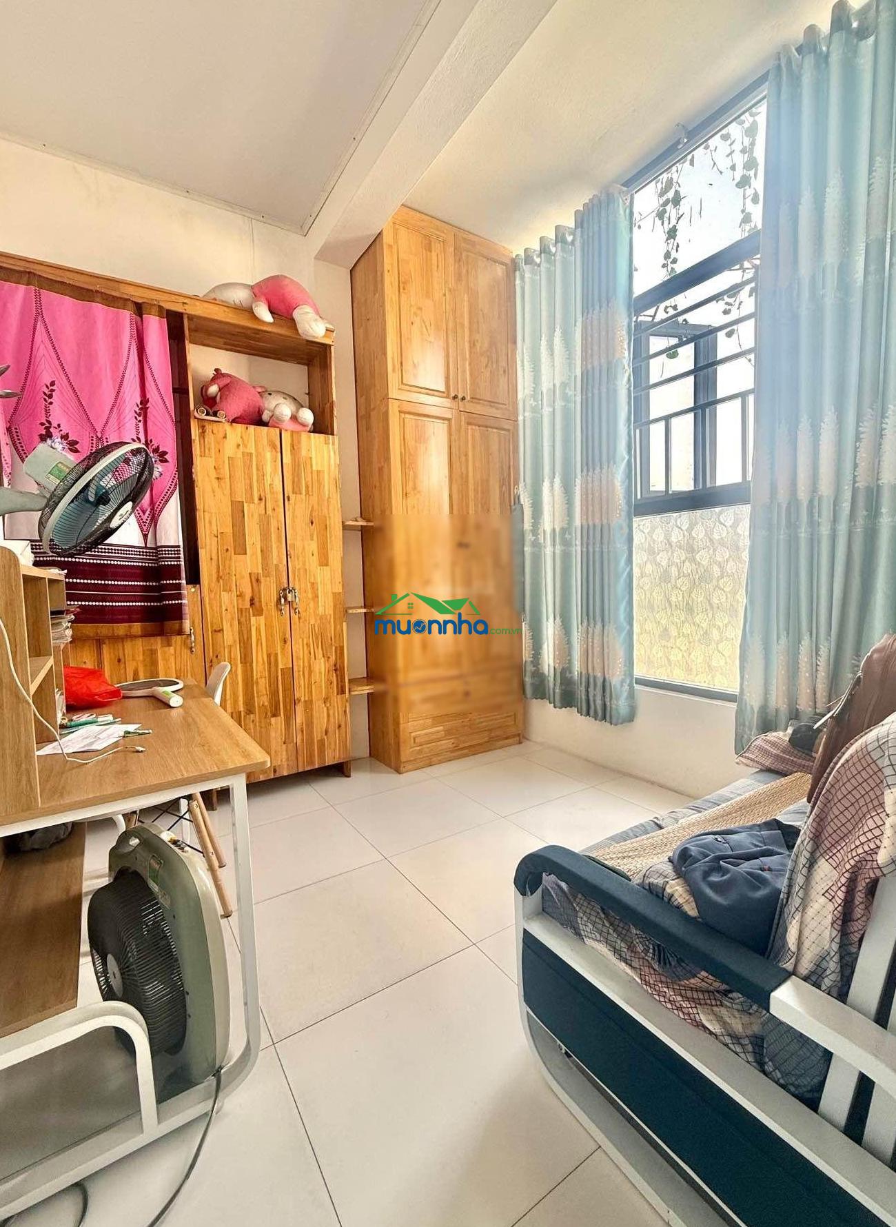 Nhà 3 tầng 3pn/3wc gần ngã tư thủ đức - kdc đông đúc - sổ vuông hoàn công đủ - giá còn tl