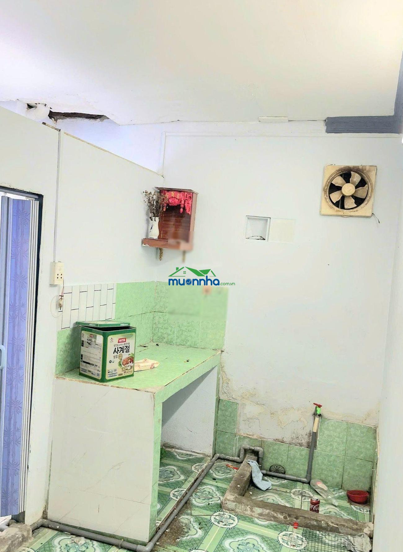 Nhà cũ 2 tầng. 4 phòng. 5,5x10m. chỉ 4tỷ4. đường lê văn lương. p tân hưng. quận7. ngay lotte. bán - 4