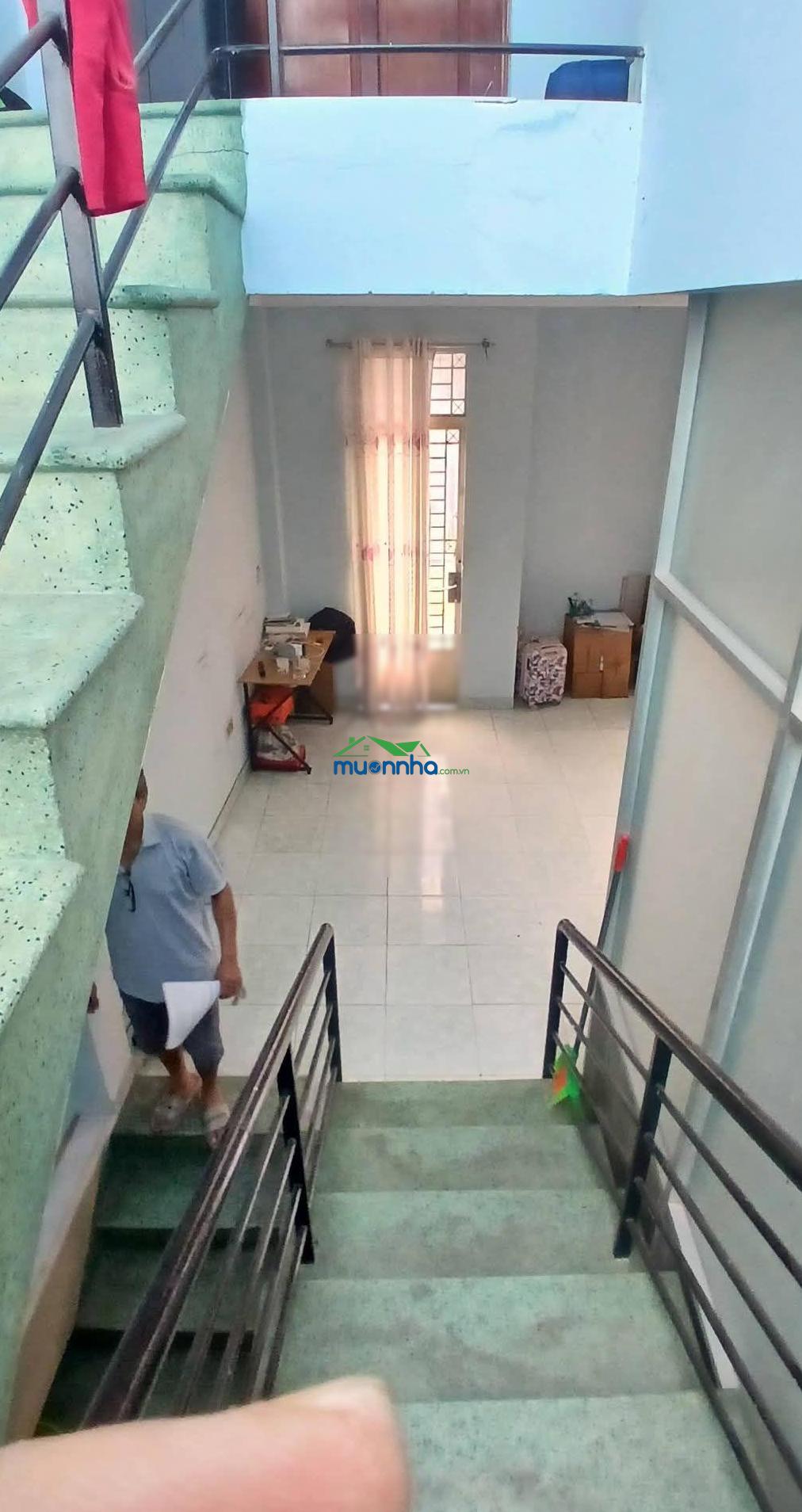 Bán gấp 3 tầng ngang 5,2m nở hậu hẻm ô tô 817 lạc long quân tl chính chủ - cách mặt tiền chỉ 20m