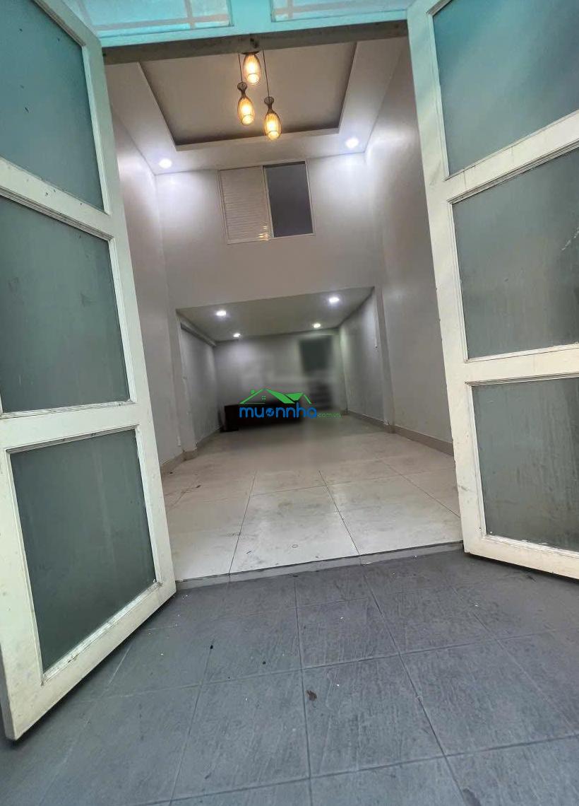 Đứng hình vài giây khi nghe chủ báo giá. gần chợ phú lạc cách nguyễn văn linh 10p đi xe.