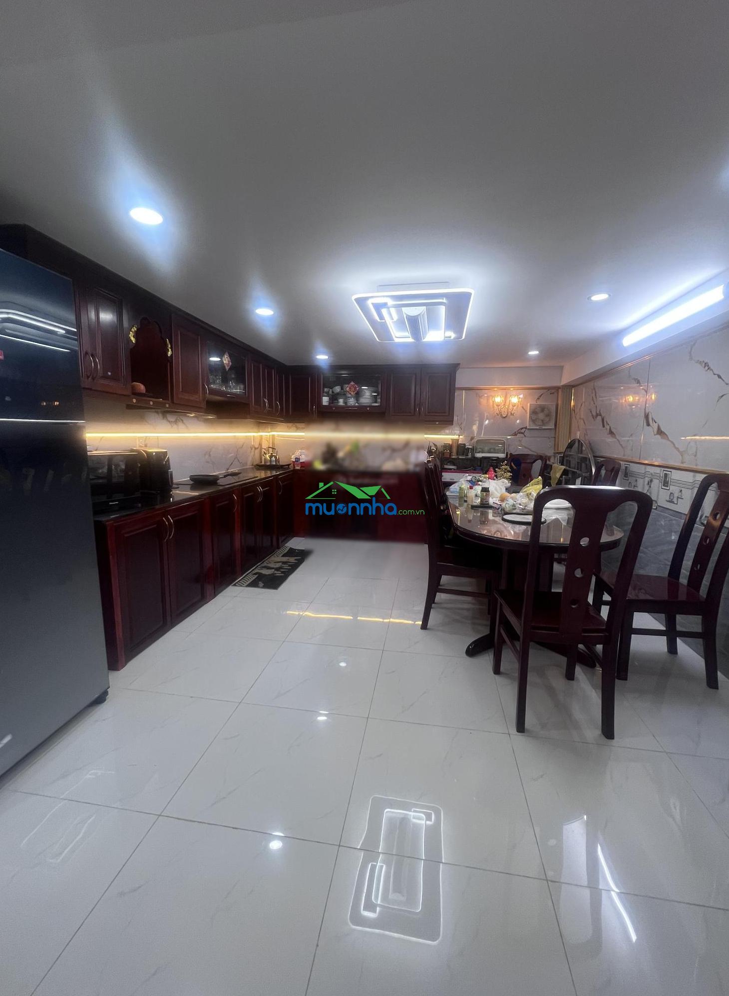 Bán nhà đường nhựa 12m có vỉa hè gần 3m