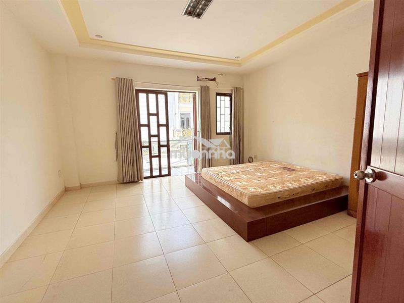 Phòng ban công thoáng rộng rãi kdc gia hoà gần ql50 bx q8 ueh