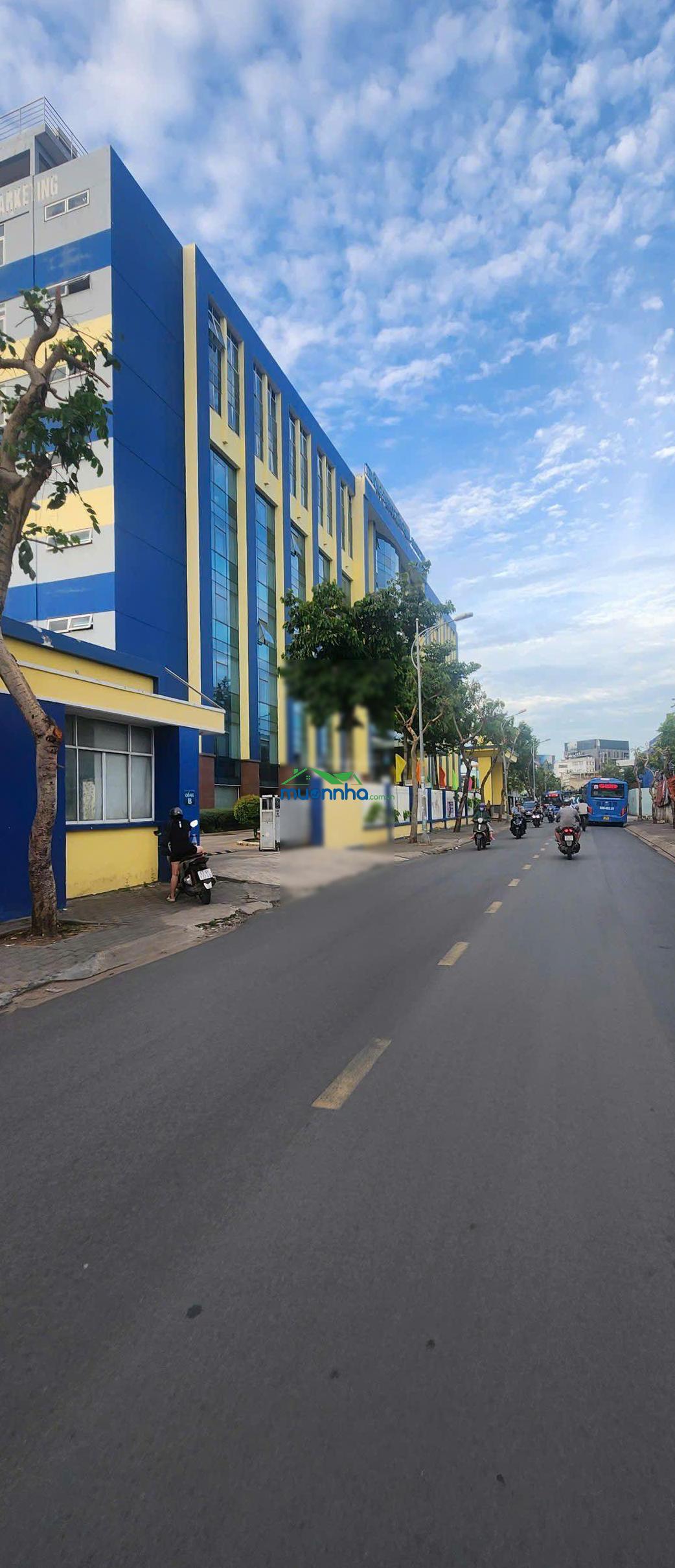 Ngay đhtc marketting, dt 68m2, 2 tầng, ngang gần 5m/ nở hậu. trước nhà 3m thông, 20m ra hẻm ô tô - 2