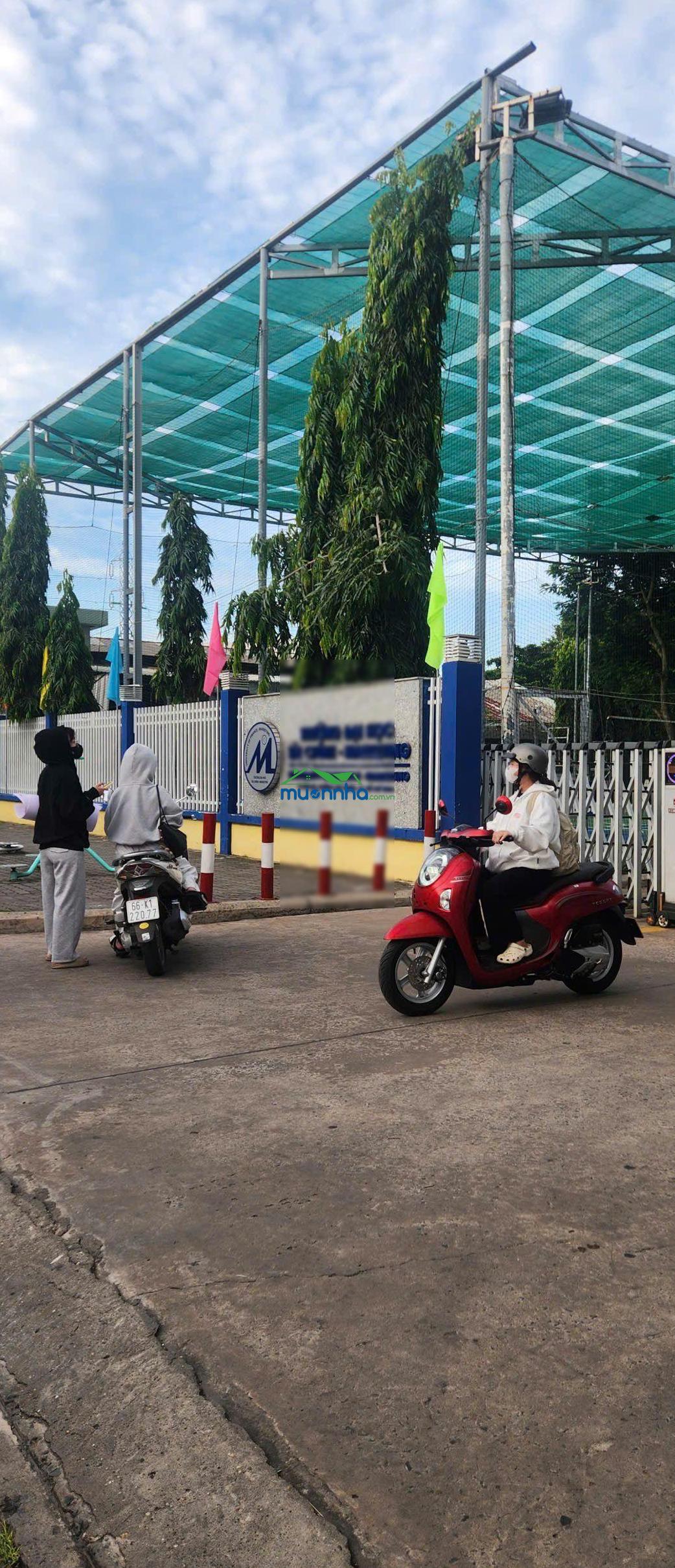 Ngay đhtc marketting, dt 68m2, 2 tầng, ngang gần 5m/ nở hậu. trước nhà 3m thông, 20m ra hẻm ô tô - 3
