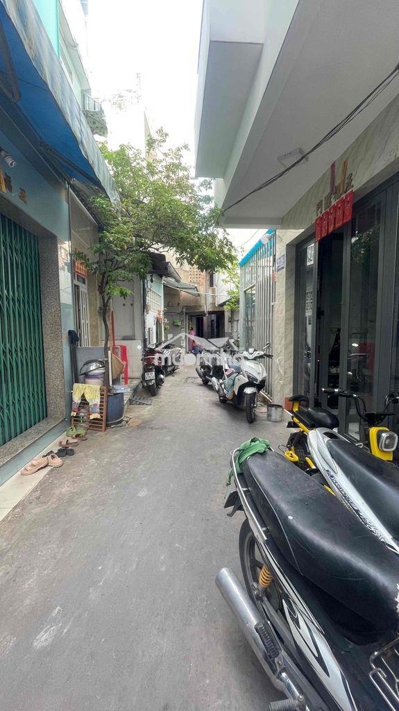 4 tầng-có sân thượng-2 phòng-gần chợ