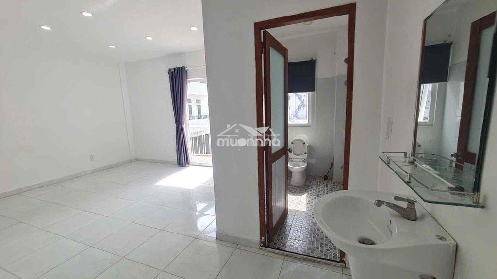 Nhà hoà phú , tp.mới gần cổng kcn vsip 2 , 5pn sẵn máy lạnh - 3