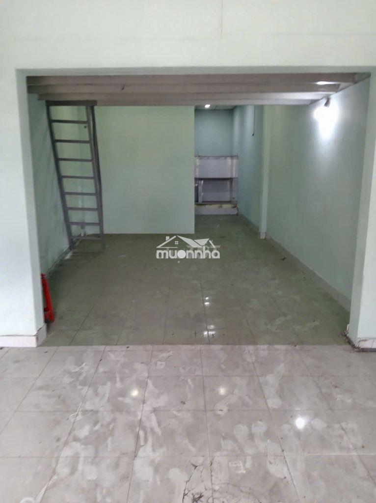 Cho thuê nhà  cấp 4 có gác lửng ,gần quốc lộ 1a, dt  48m2. gía 6 triệu - 4