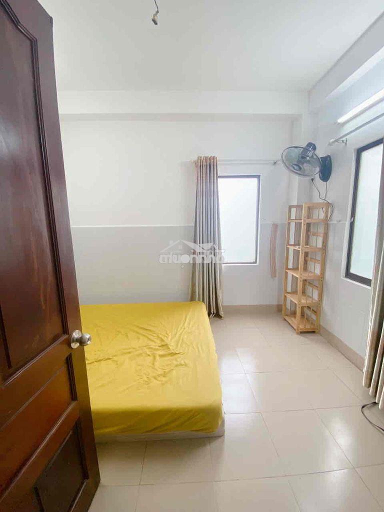 Phòng có cửa sổ trời quận 1 - 4