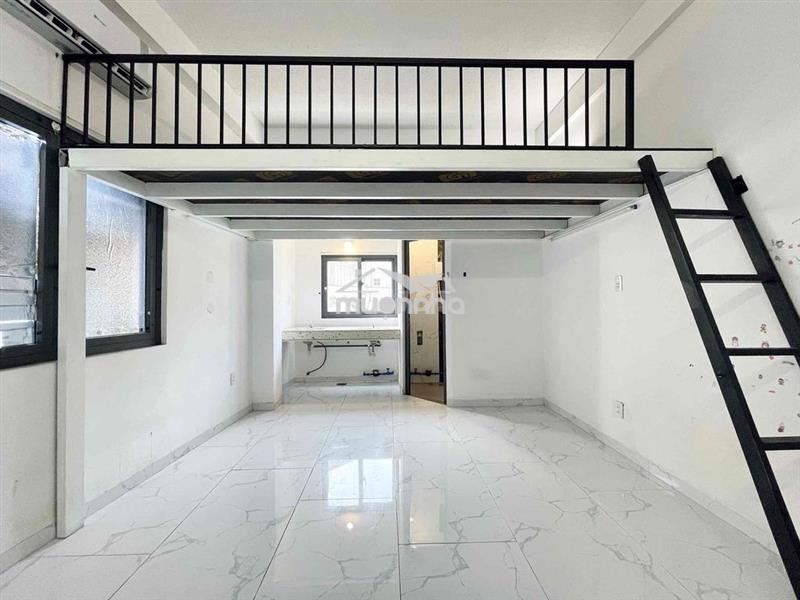 Duplex có gác máy lạnh, máy nước nóng thang máy