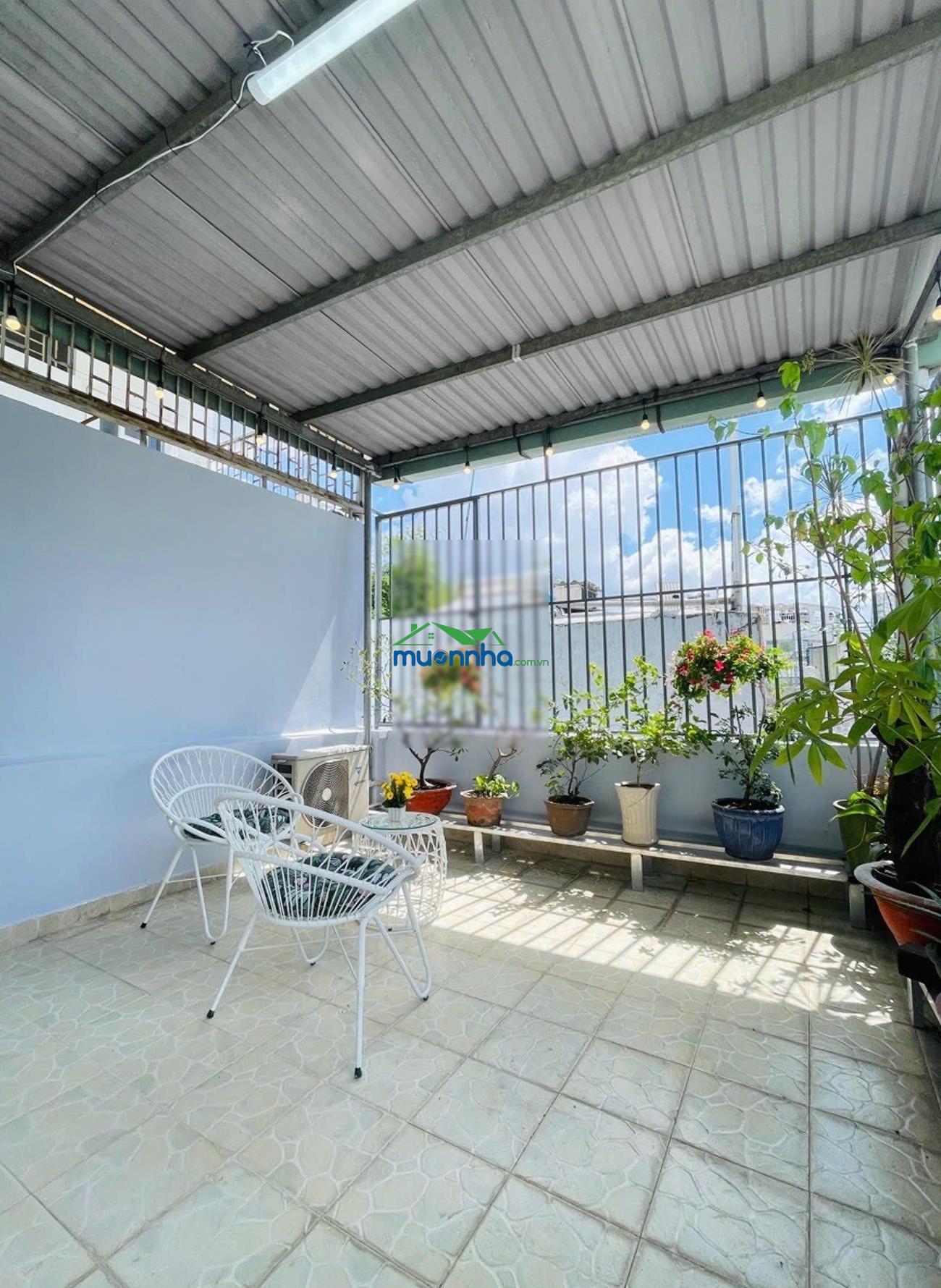 Nhà có lối vào riêng - xe hơi vào tận cửa - khoảng sân trước nhà riêng biệt cực riêng tư - 2