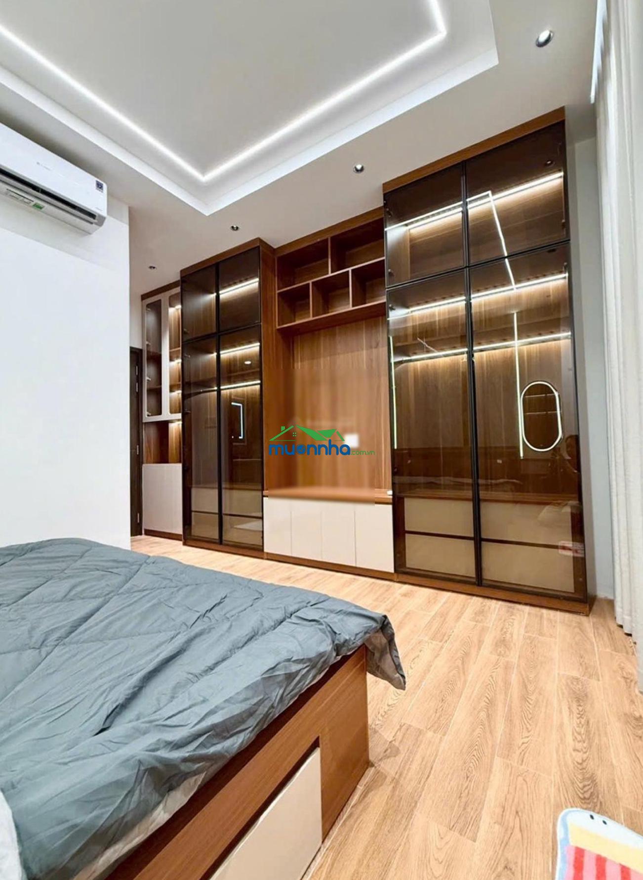 (Q. phú nhuận) - huỳnh văn bánh - 60m2 - ngang khủng - 4 tầng - thang máy - full nội thất cao cấp. - 2