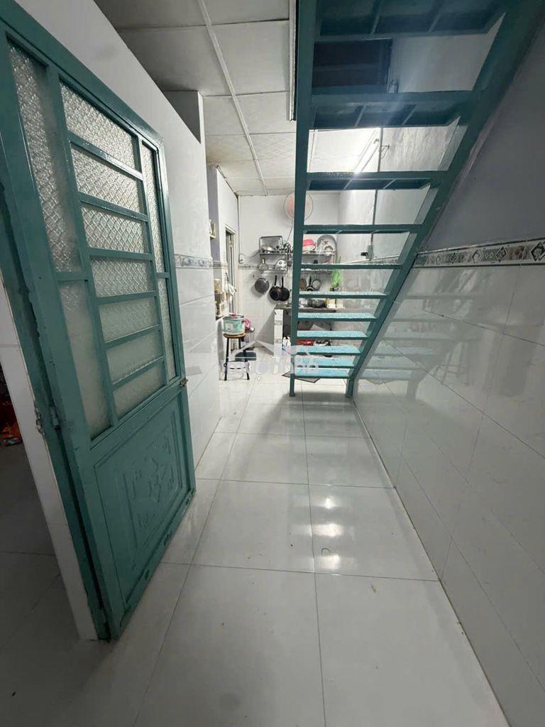 Cho thuê nhà hẻm xe tải phú định, 8 triệu - 4