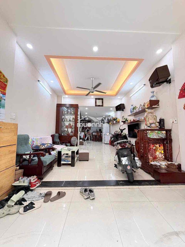 Lê văn sỹ, nhà đẹp chính chủ lâu đời.hẻm xe hơi