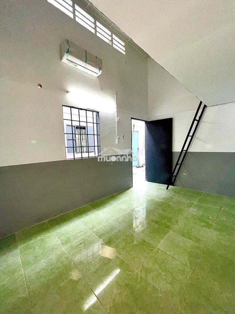 Phòng rộng, có máy lạnh, gần đại học thủ dầu 1 - 3