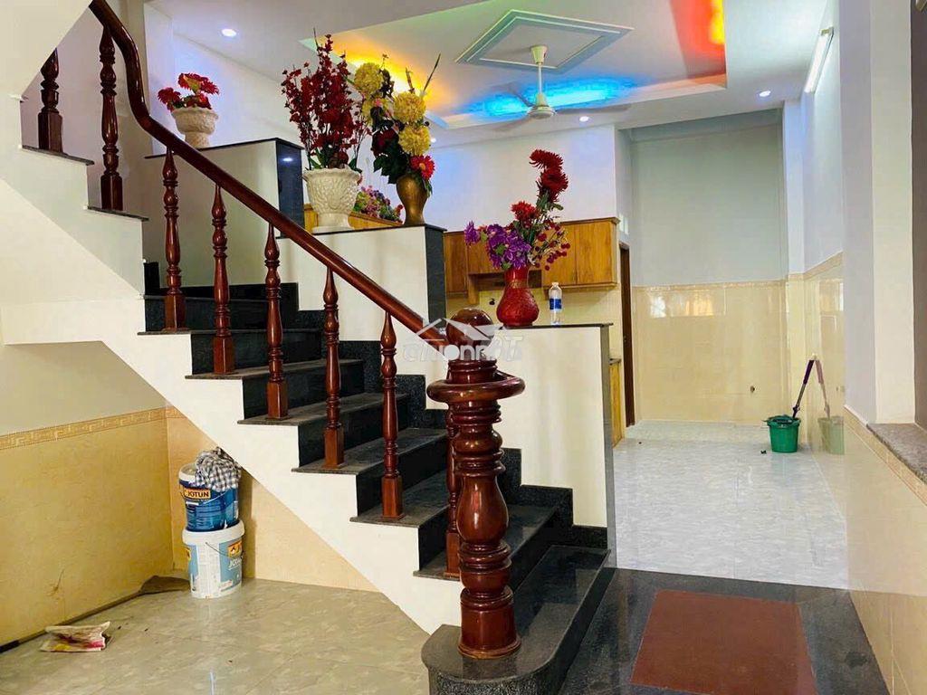 Cho thuê nhà đông hoà ngay sân vận động 4 phòng ngủ - 3