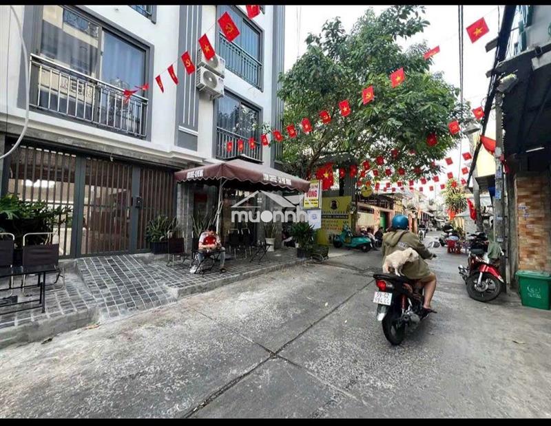 Chủ gấp bán nhà dt đẹp,vị trí sát trường đh
