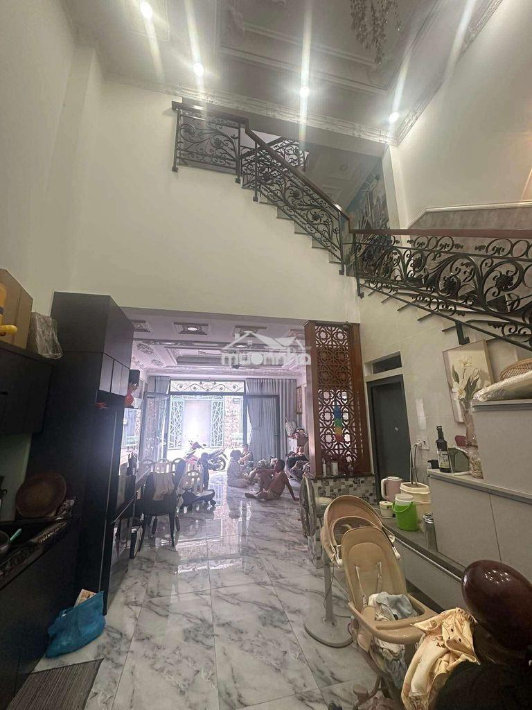 Bán gấp nhà 4 tầng quận 5 dt 4x18m giá 11,5 tỷ .chủ hạ chào 2 tỷ .