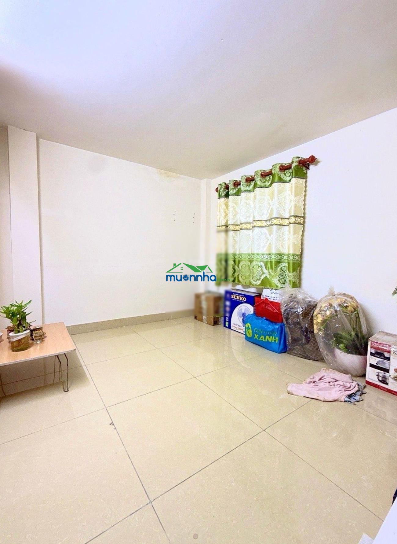Chỉ 4.5 tỷ có nhà 3 tầng - hẻm xe tải 8m - gần mặt tiền cách mạng tháng 8 - quận 10. - 4