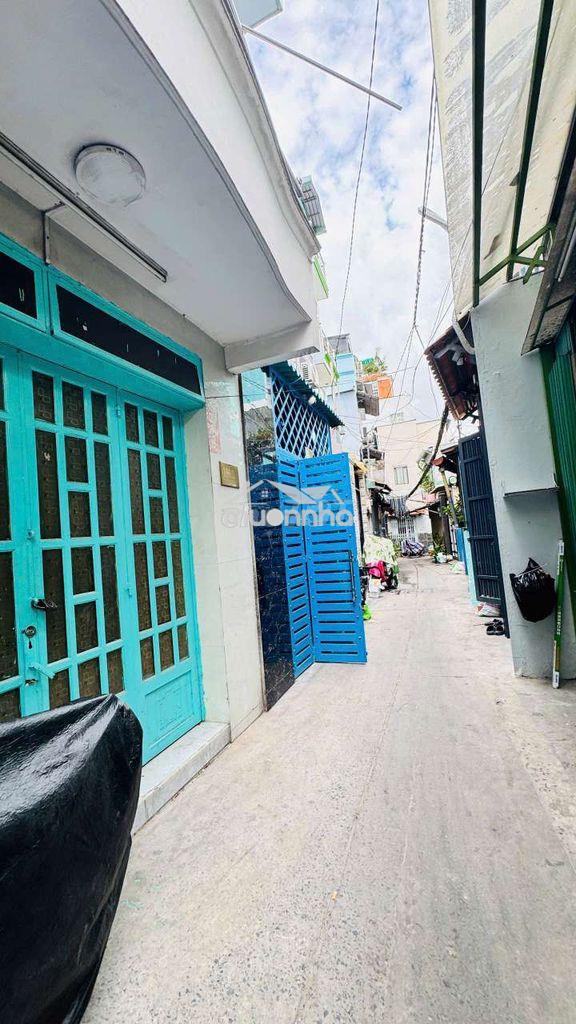 Kẹt tiền bán gấp nhà gần hồ bơi vân đồn ( quận4 )