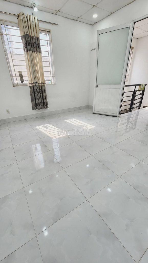 Cho thuê nhà nguyên căn hẻm xe tải gần phạm văn đồng chỉ 8tr - 2pn 2wc - 2