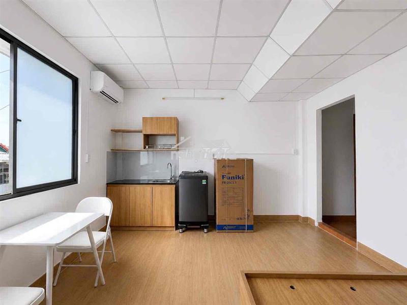 Phòng dạng studio cao cấp - ban công - mới hoàn thiện