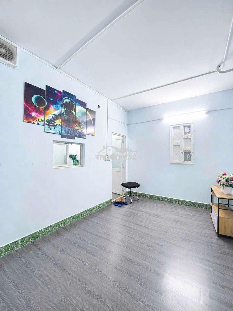 Phòng rộng có phòng ngủ, nội thất, máy lạnh - 2