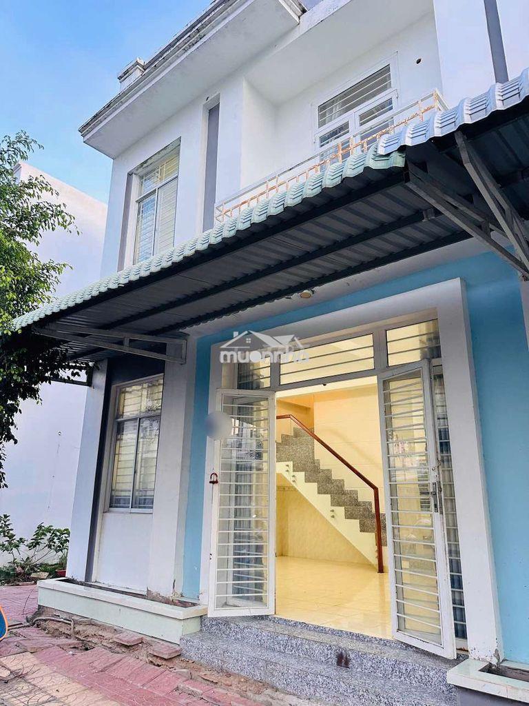 Cho thuê nhà trệt lầu - góc hẻm hông thoáng mát - kdc hoàng quân