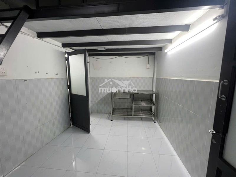 TẦNG TRỆT CÓ GÁT LỬNG DT KHOẢNG 22 M2 , VỆ SINH RIÊNG, LỐI RIÊNG