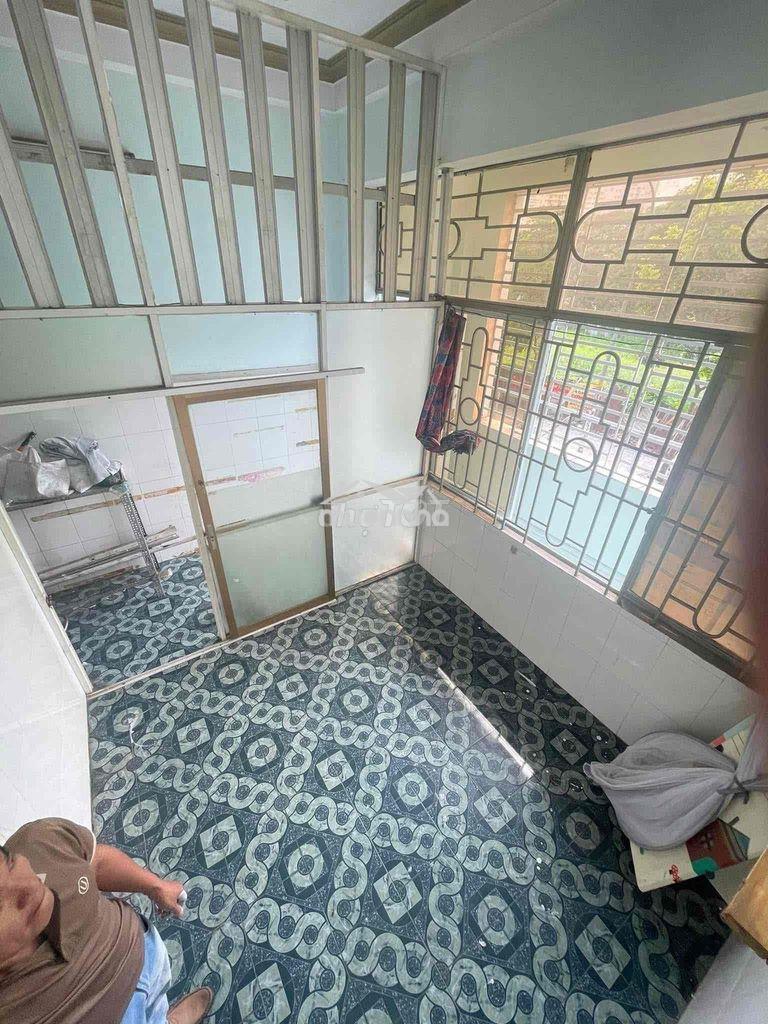 Phòng trọ view công viên, toilet riêng, có gác và ban công - 2