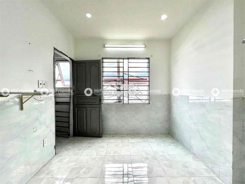 Phòng sẵn máy lạnh chỉ tính điện nước cam kết y hình đúng giá