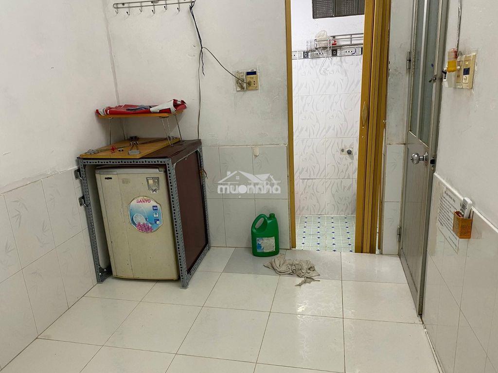 Phòng lầu đúc ngay trung tâm quận 3 cách mạng tháng - 2