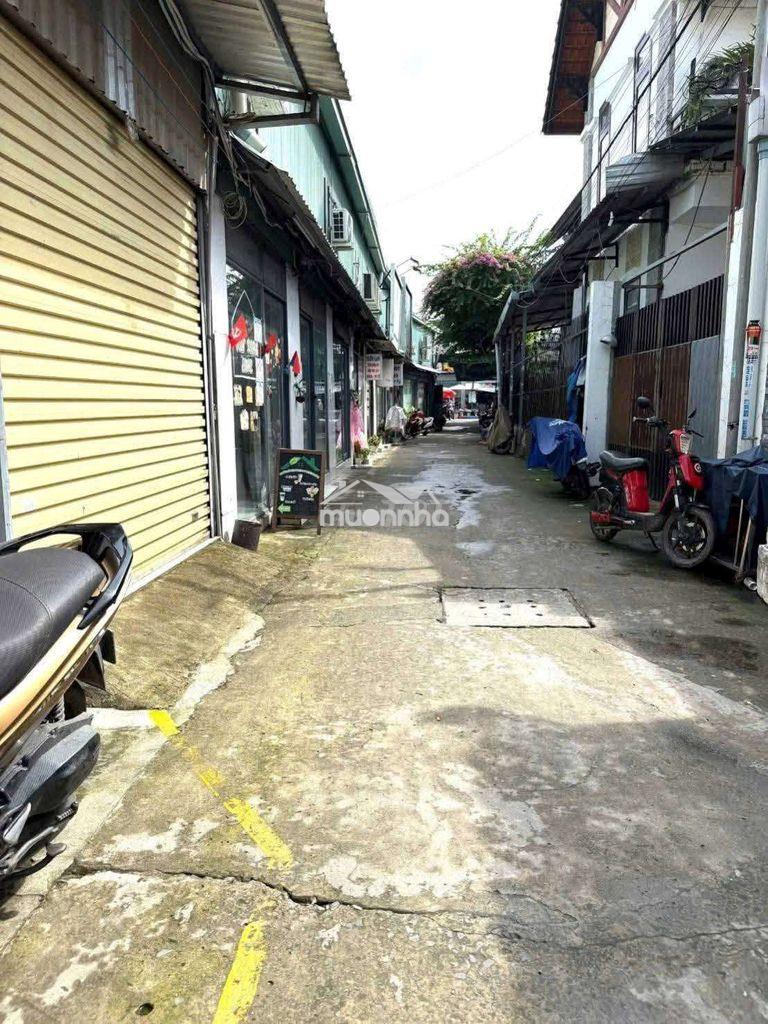 Nhà hẻm xe hơi 