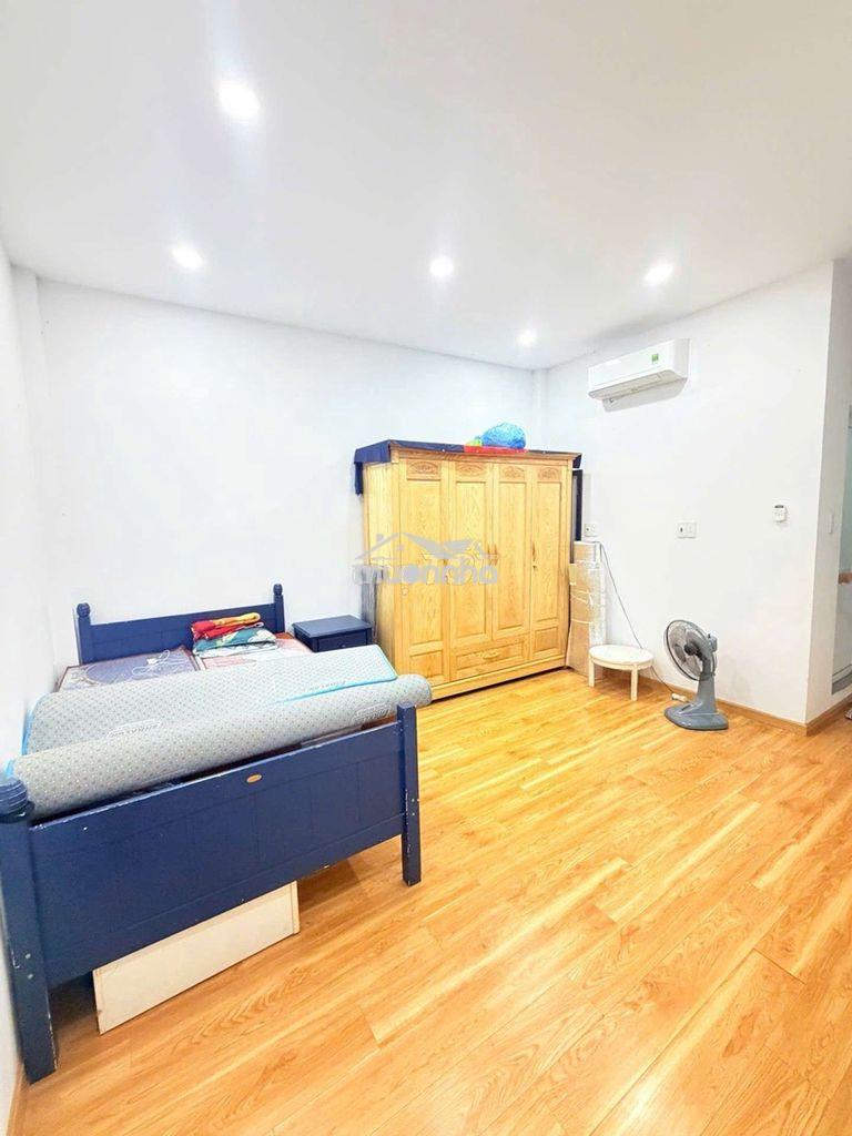 Bán nhà lạc long quân - 4.5m x 10m - sát mặt tiền - 2 tầng - chỉ 4.x - 3