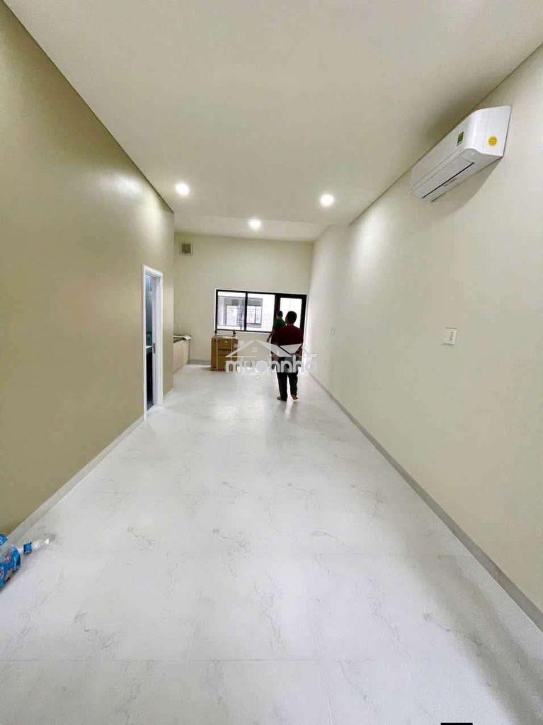 Cho thuê nhà 1 trệt 2 lầu 3 phòng ngủ 4 máy lạnh ngã tư bình chuẩn bd