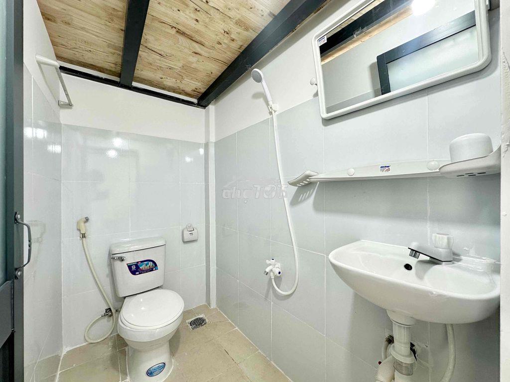 Khai trương dãy chdv rộng 30m gác cao 2 mét giữ phòng đến tháng 8 - 4
