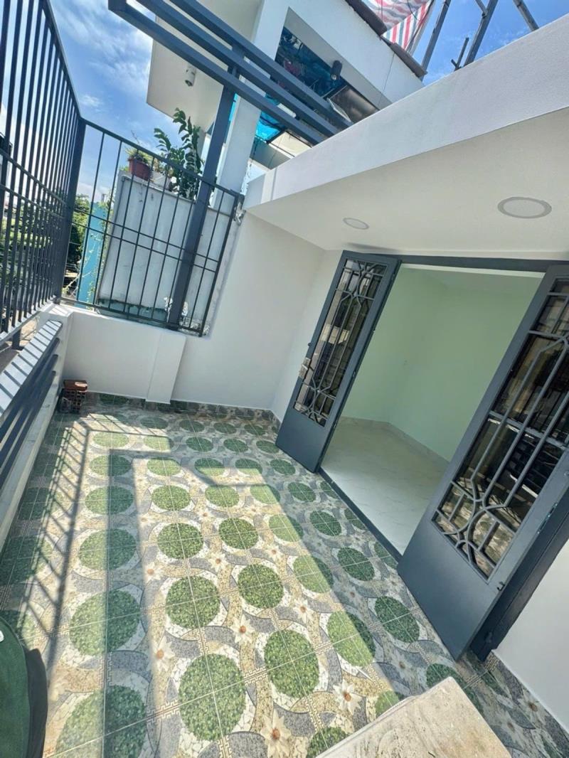 Nhỉnh 6 tỷ- m.tiền đ.số gần phạm hùng-dt 40m2 - 3 tầng  - 4