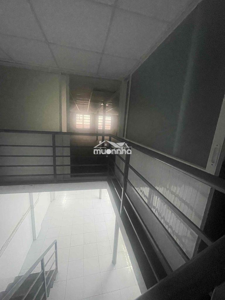 Cho thuê 5*13 1 trệt 2 lầu hẻm 285 cmt8 - 2
