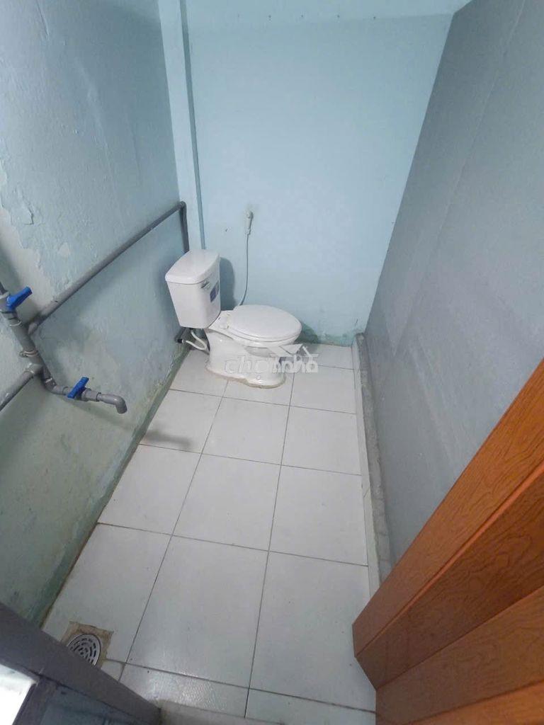 Nhà trọ gò vấp mặt đất sân rộng có gác cho nuôi thú cưng