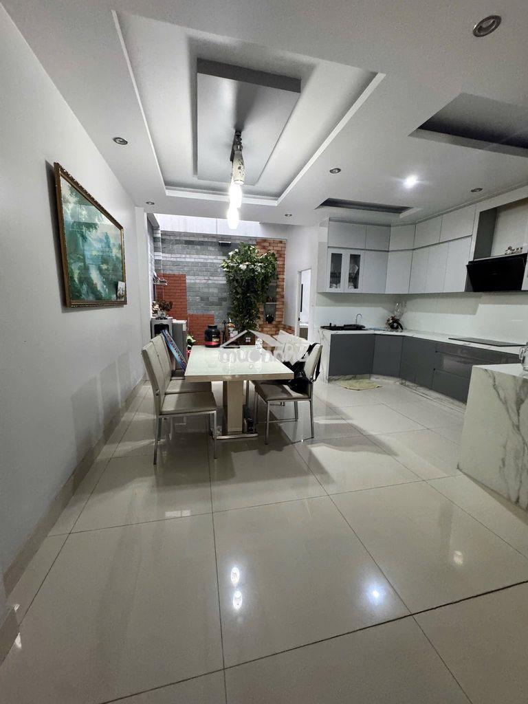 Cho thuê nhà đẹp phú hữu | sân oto nhà to dts240m2 | giá 15tr/ tháng - 2