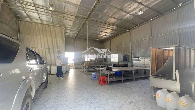 Xưởng dĩ an 400m² xưởng 200m/13tr sẵn 3fa đường lớn xe tải xe cont