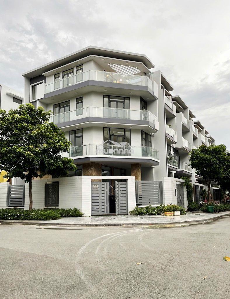 Cho thuê nguyên sàn văn phòng đẹp, thang máy, máy lạnh đầy đủ